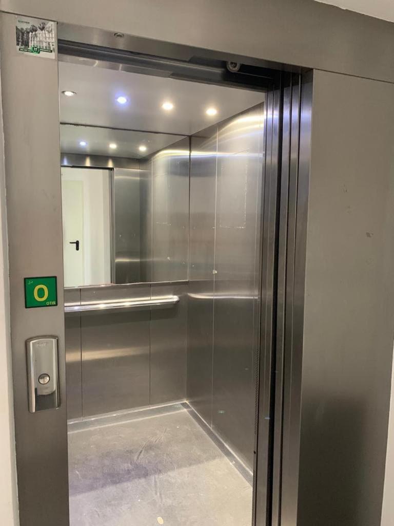 -MalagaSunApts- Stylish City Centre Pool&Parking