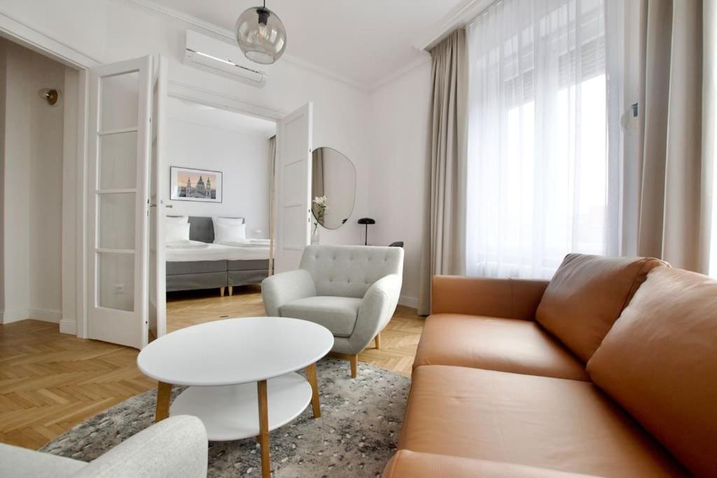 Premium Apartment by Hi - Central 2 BR - best view view 3