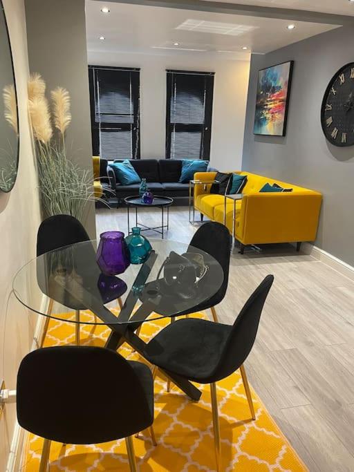Oxford Vacations - One bedroom duplex apartment located in cowley. - Property Image 13