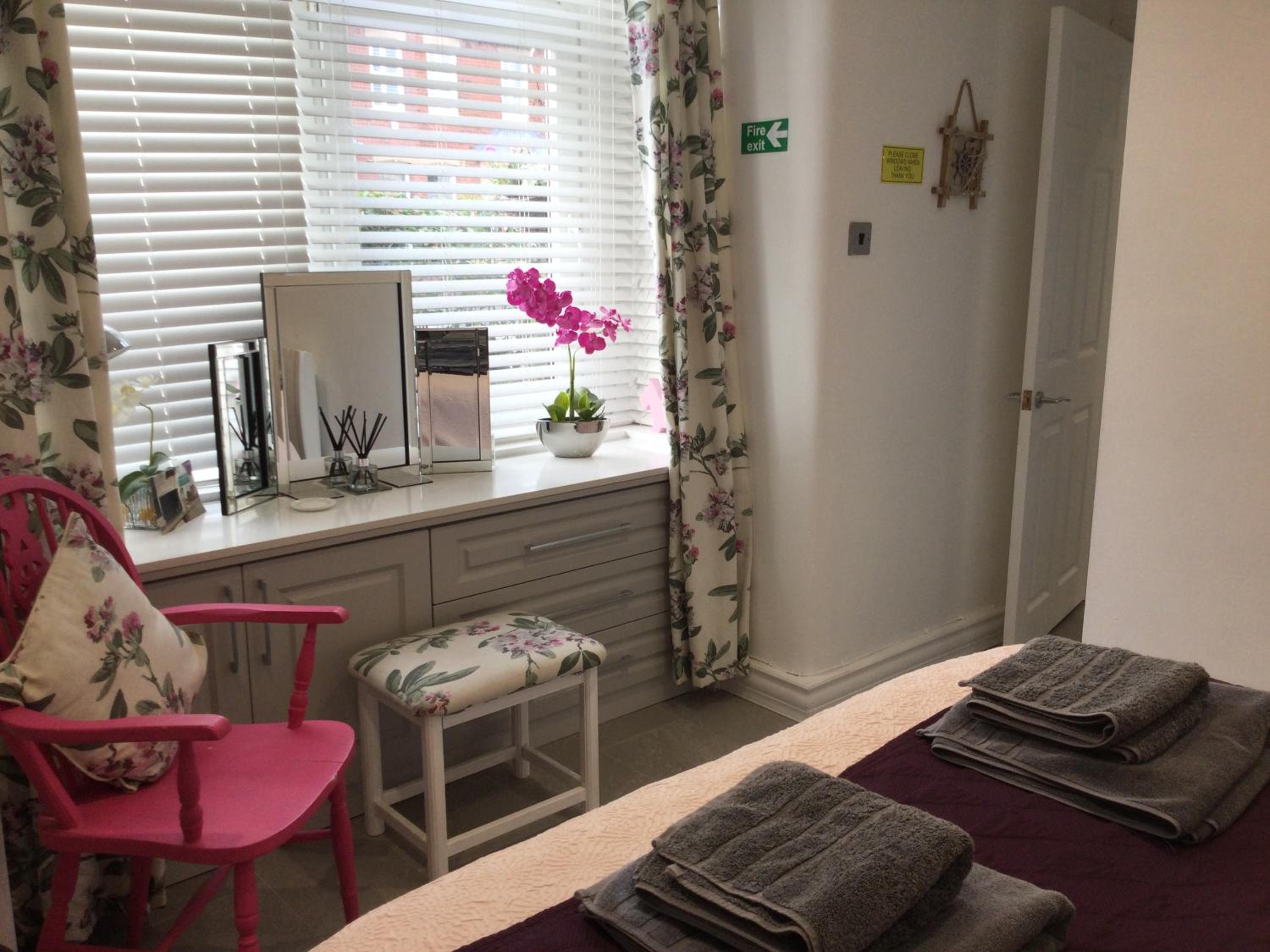 Lytham St Annes Vacations - Leafy Lytham central Lovely ground floor 1 bedroom apartment with private garden In Lytham dog friendly - Property Image 4