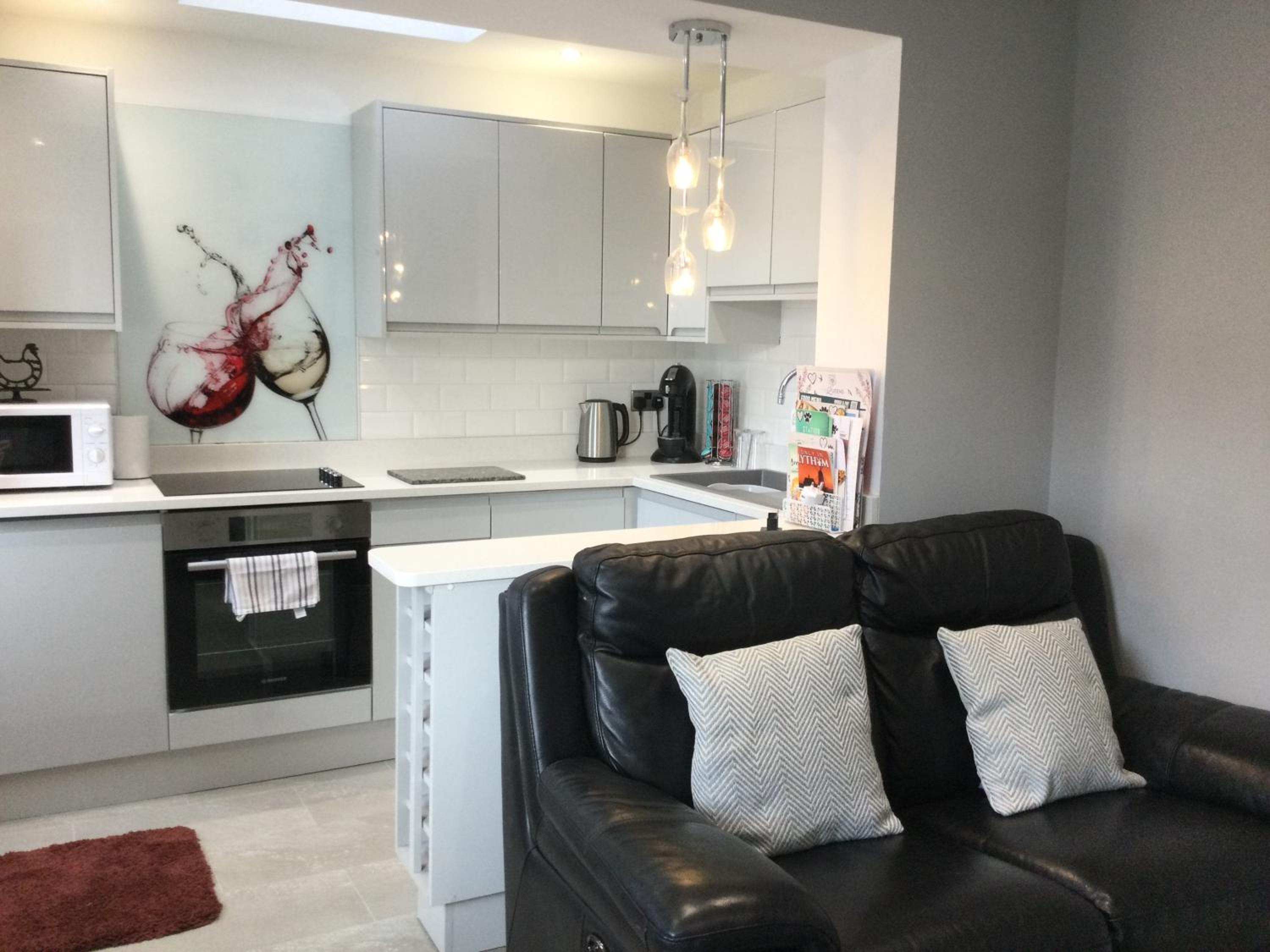 Lytham St Annes Vacations - Leafy Lytham central Lovely ground floor 1 bedroom apartment with private garden In Lytham dog friendly - Property Image 11