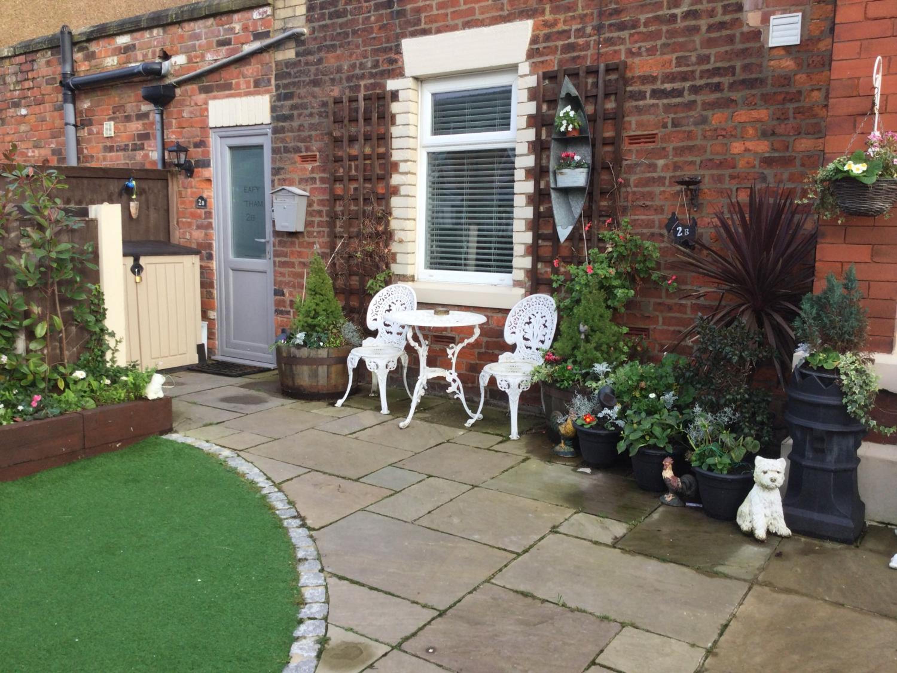 Lytham St Annes Vacations - Leafy Lytham central Lovely ground floor 1 bedroom apartment with private garden In Lytham dog friendly - Property Image 10