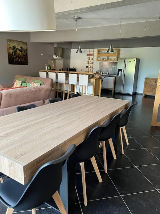 Loft spacieux dans une ancienne beurrerie avec parking gratuit