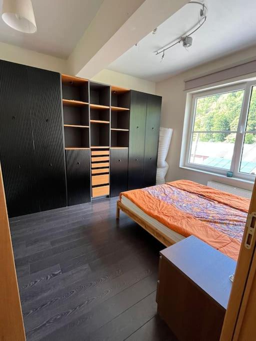 Loft spacieux dans une ancienne beurrerie avec parking gratuit