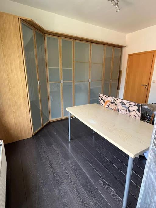 Loft spacieux dans une ancienne beurrerie avec parking gratuit