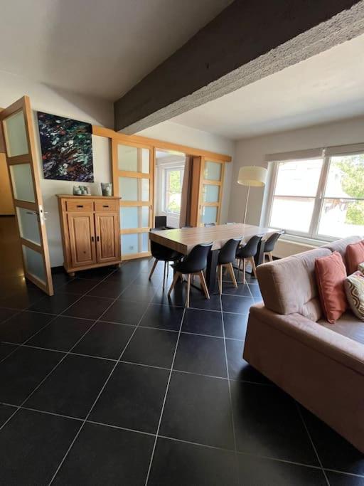 Loft spacieux dans une ancienne beurrerie avec parking gratuit