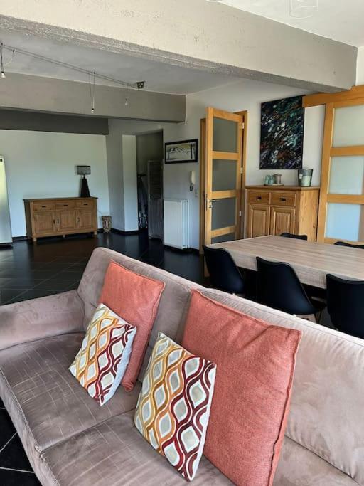 Loft spacieux dans une ancienne beurrerie avec parking gratuit