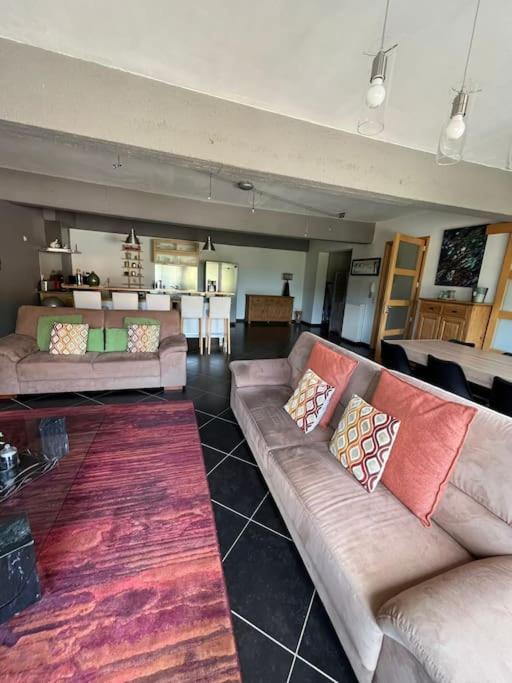 Loft spacieux dans une ancienne beurrerie avec parking gratuit