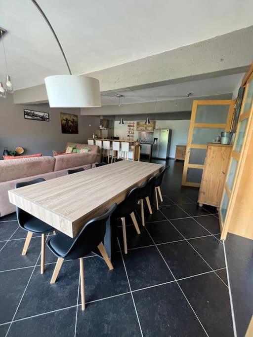 Loft spacieux dans une ancienne beurrerie avec parking gratuit