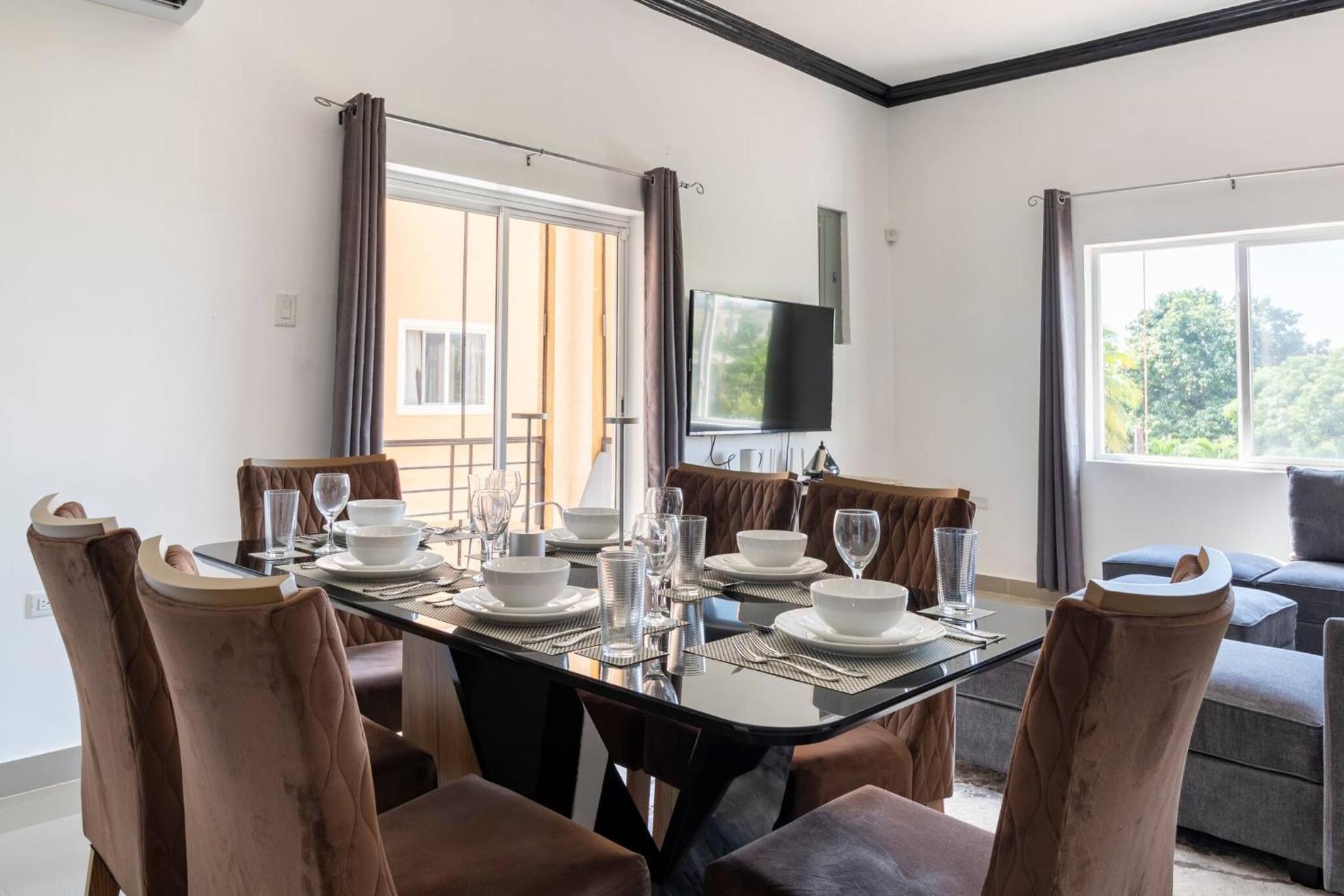 Luxury Living Modern Contemporary Home with Brand New Pool in Manor Park view 2