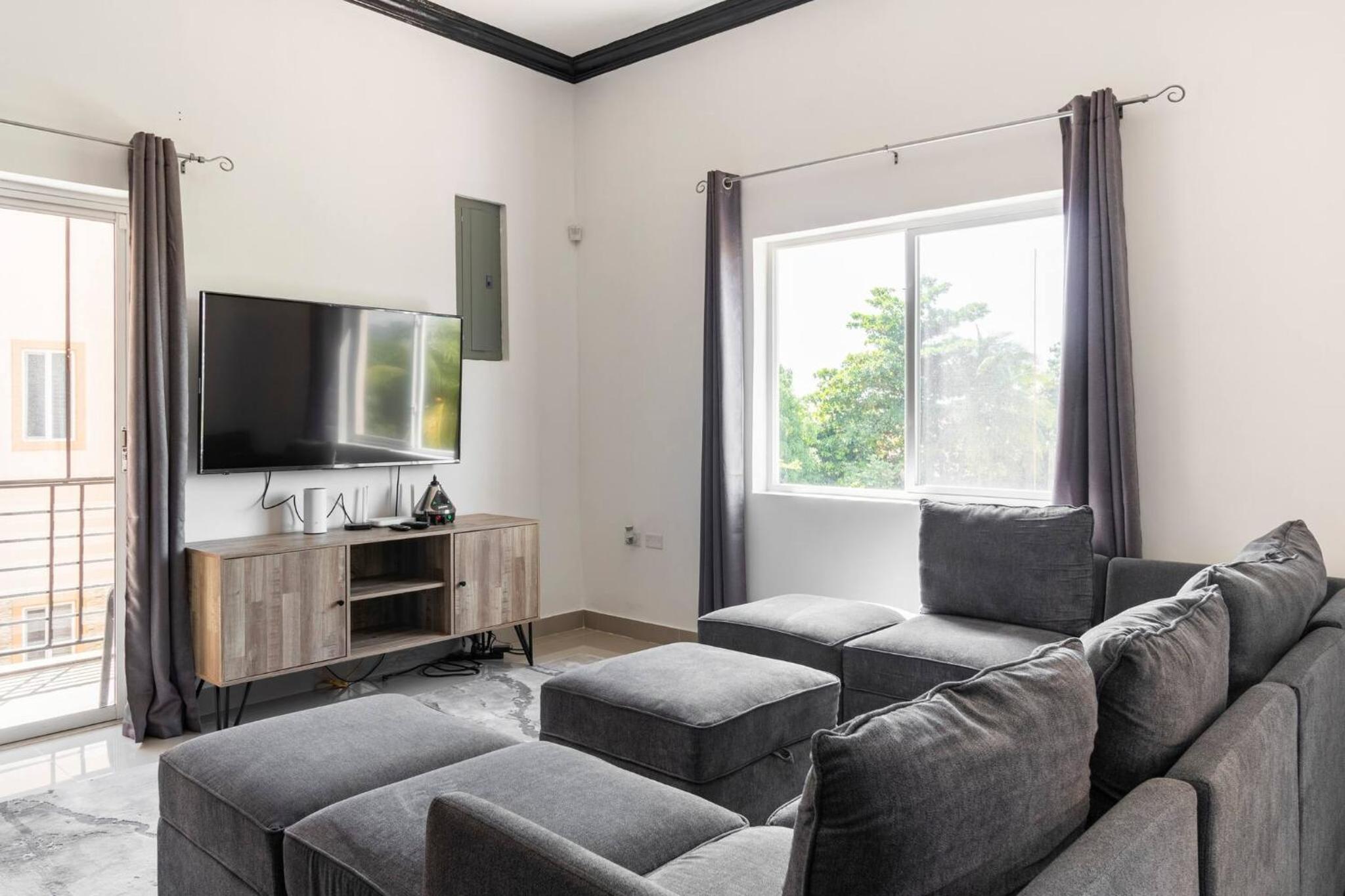 Luxury Living Modern Contemporary Home with Brand New Pool in Manor Park view 4