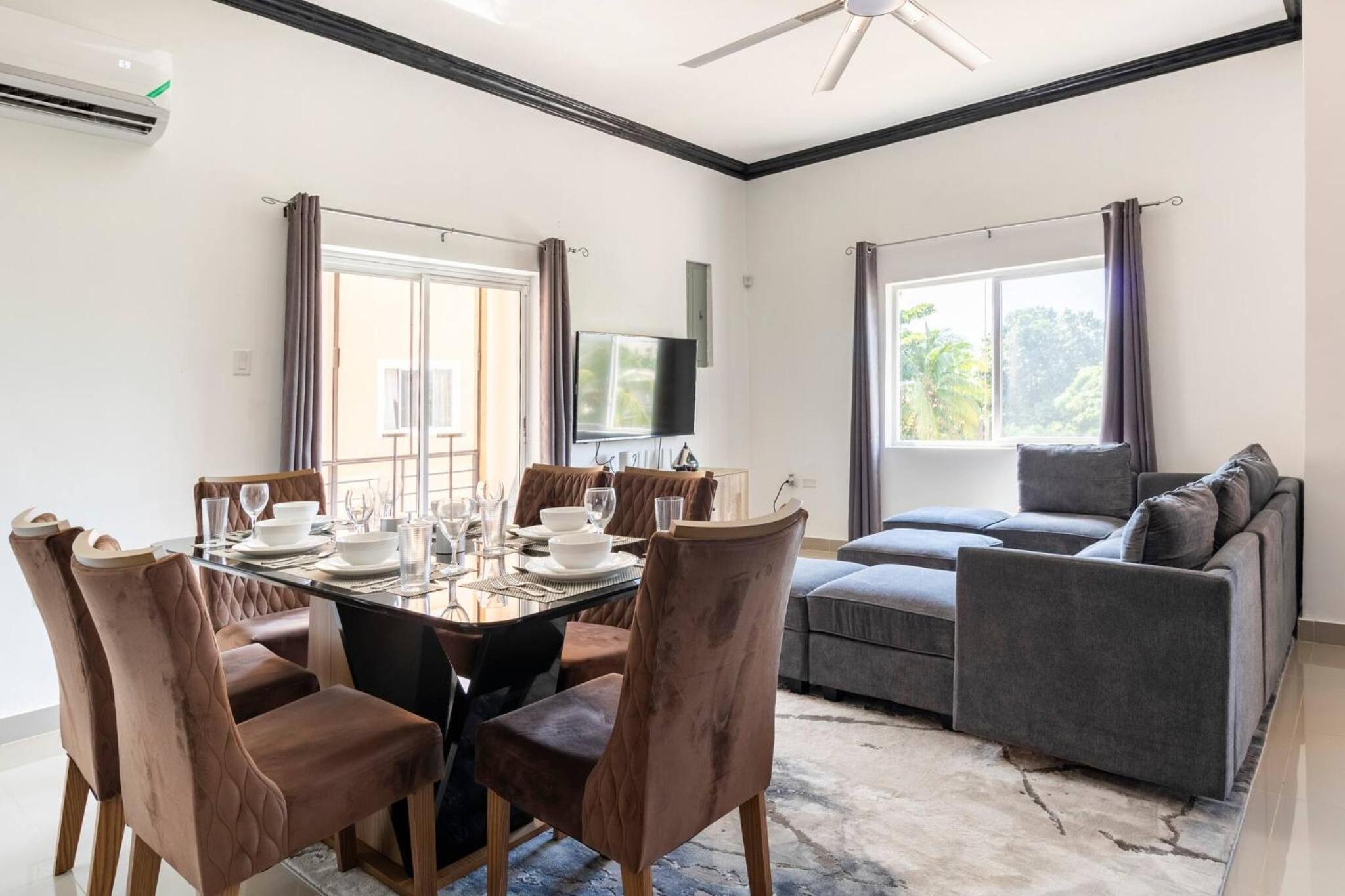 Luxury Living Modern Contemporary Home with Brand New Pool in Manor Park view 3