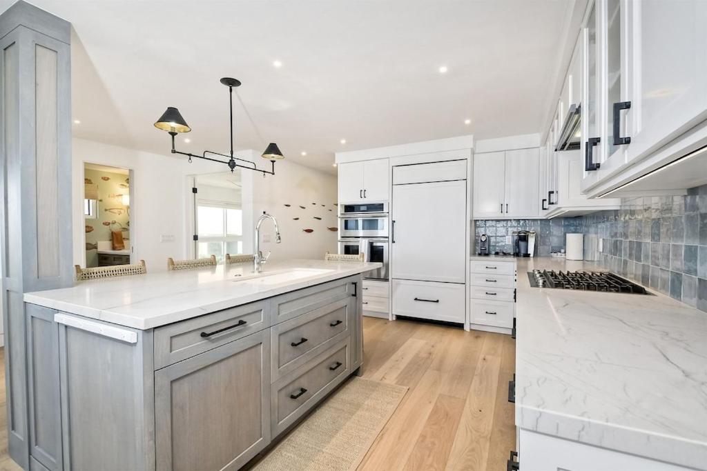 Oceanfront Luxury, Fully Remodeled, Five-Star