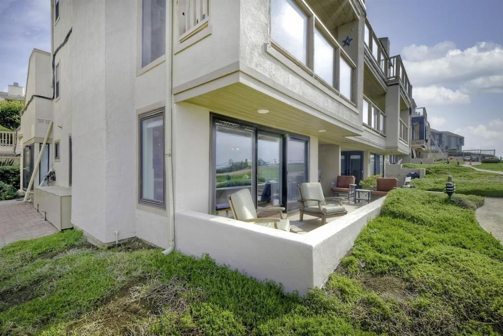 Oceanfront Luxury, Fully Remodeled, Five-Star