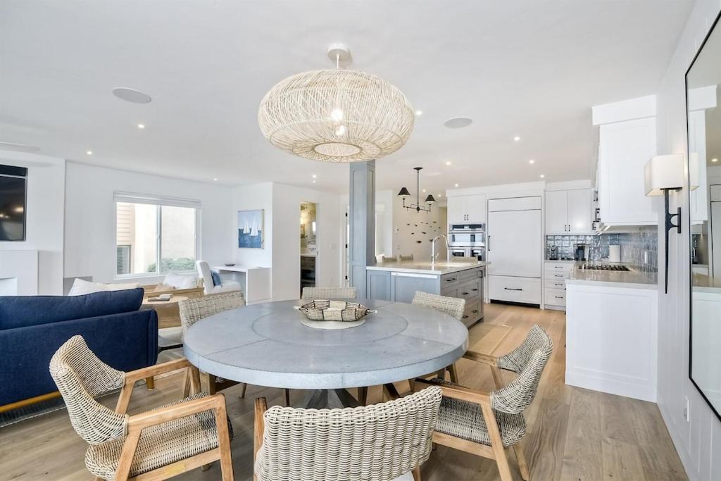 Oceanfront Luxury, Fully Remodeled, Five-Star