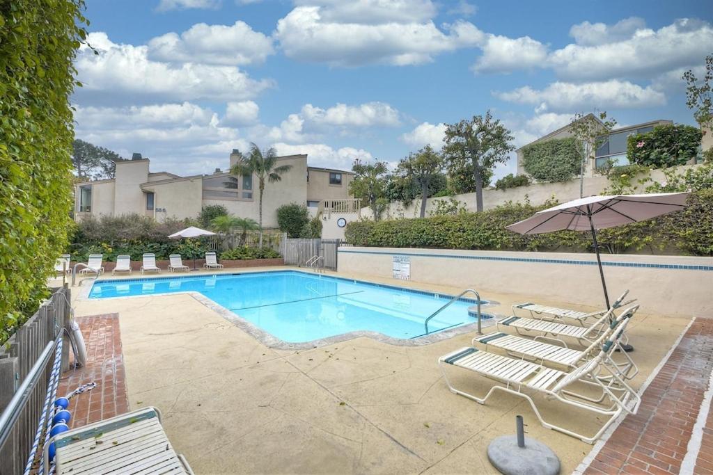 Oceanfront Luxury, Fully Remodeled, Five-Star