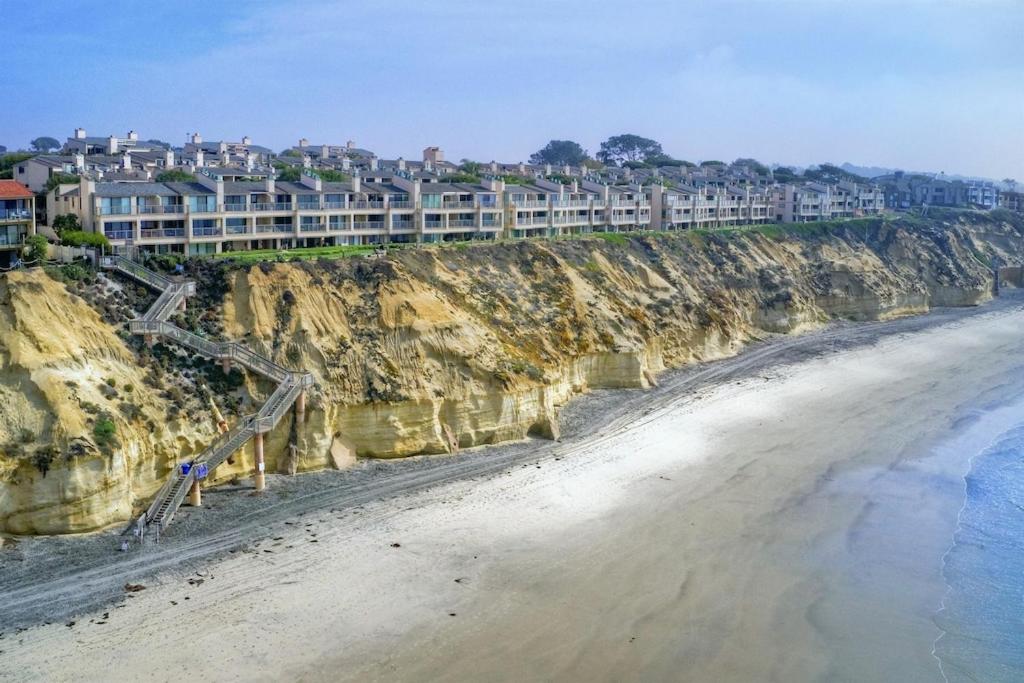 Oceanfront Luxury, Fully Remodeled, Five-Star