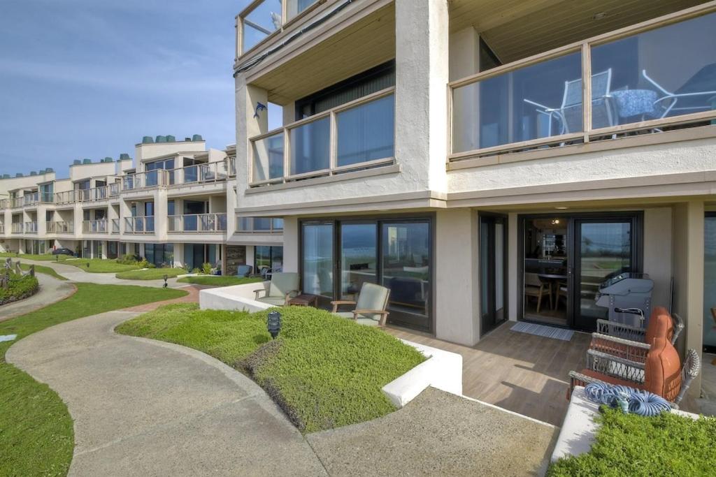 Oceanfront Luxury, Fully Remodeled, Five-Star