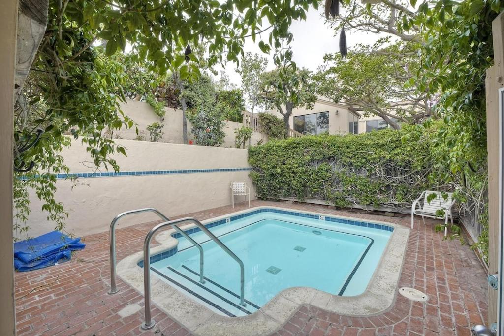 Oceanfront Luxury, Fully Remodeled, Five-Star