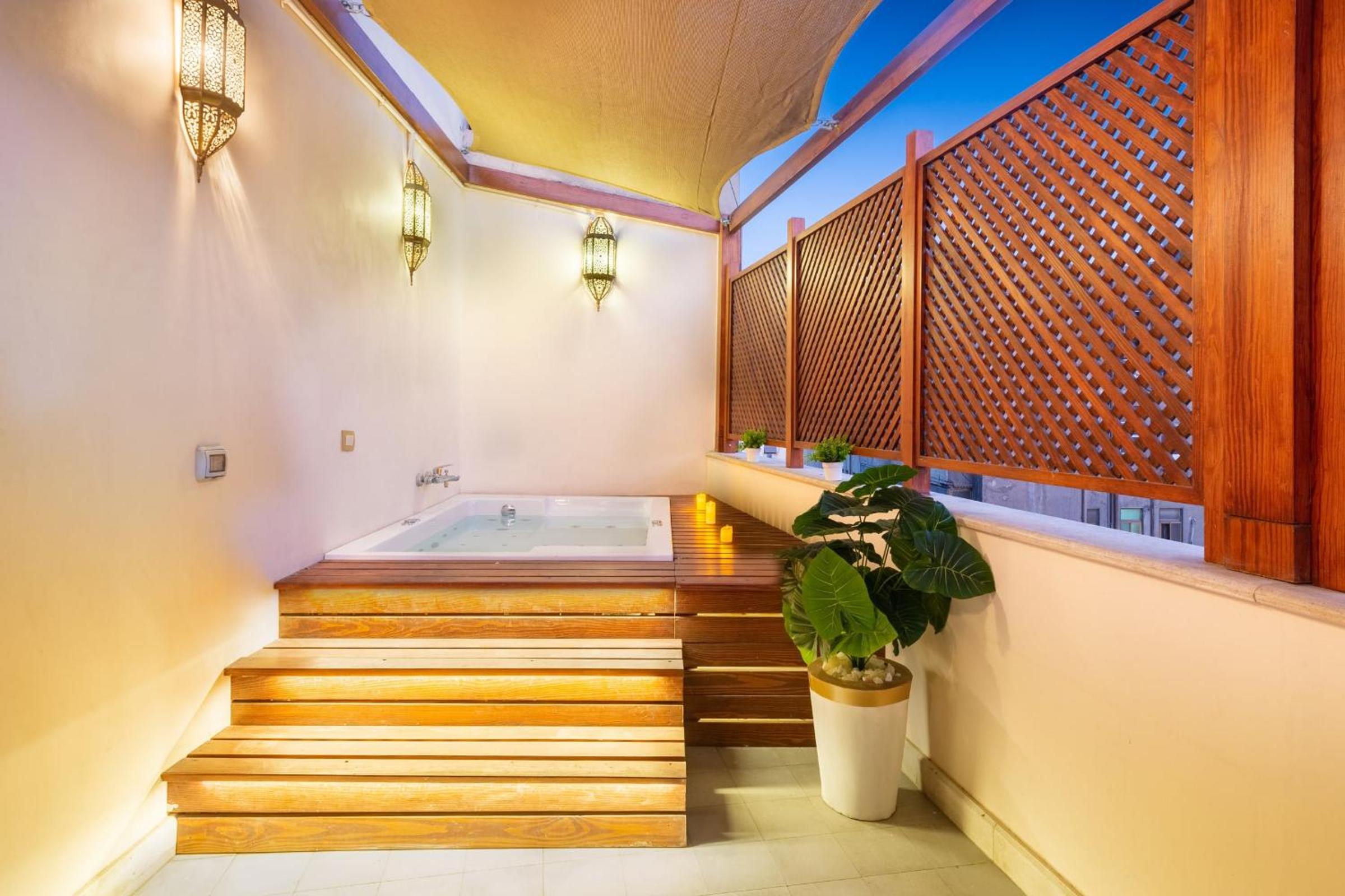 Marrakesh 1BDR w Jacuzzi Terrace Downtown Cairo