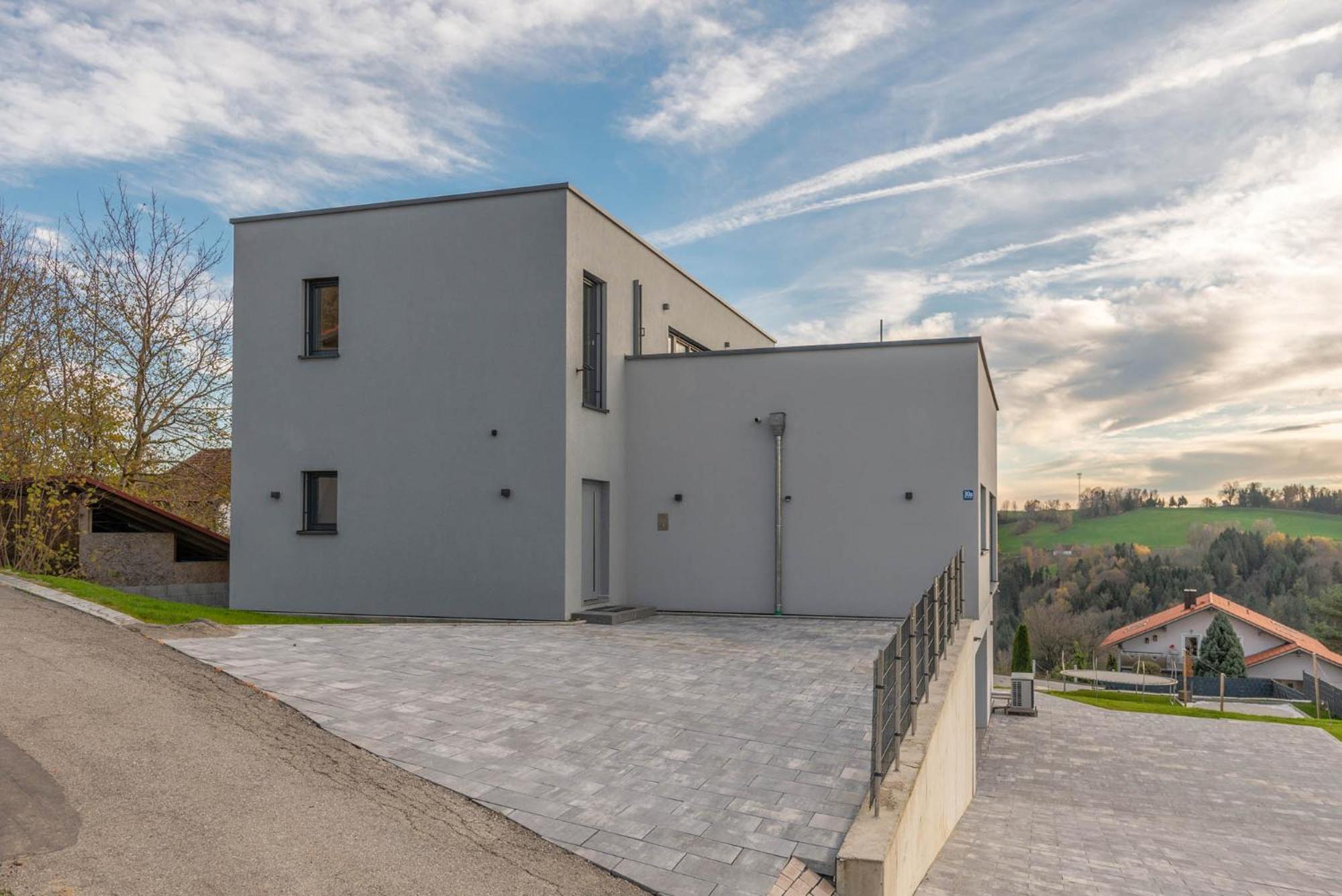Moderne Villa mit Whirlpool und Heimkino
