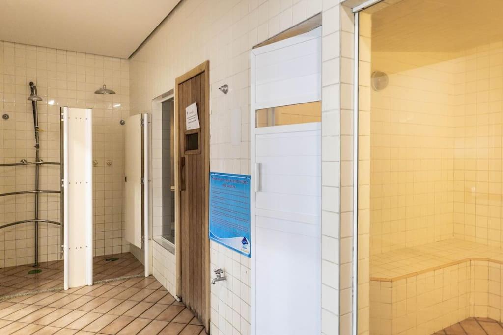 RIVIERA DE SAO LOURENÇO, CONDO ACQUA A 0,5 MIN DA PRAIA - estilo resort! Lindo apto com ar condicionado e wifi