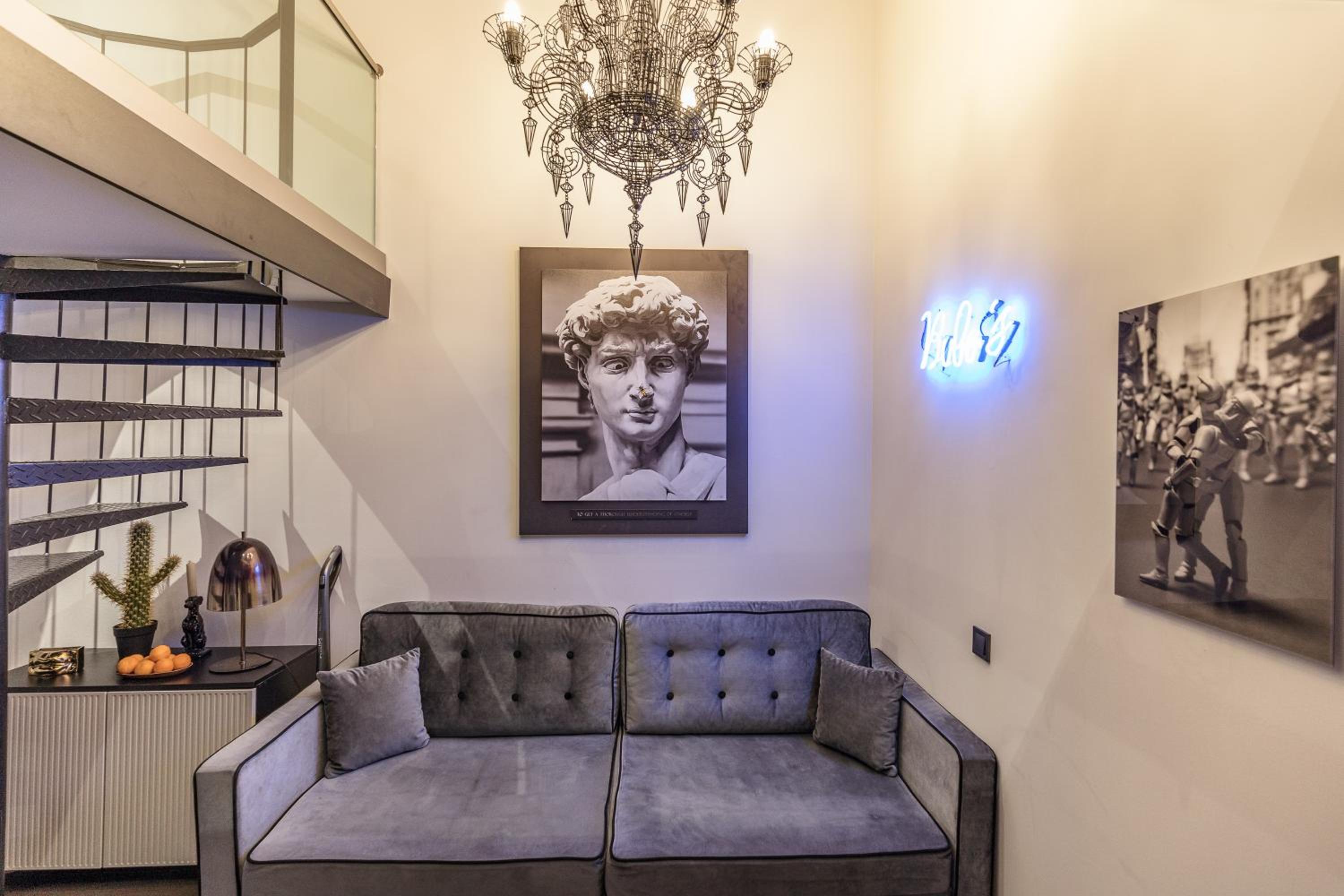 Bobo's Luxury Apartment view 4