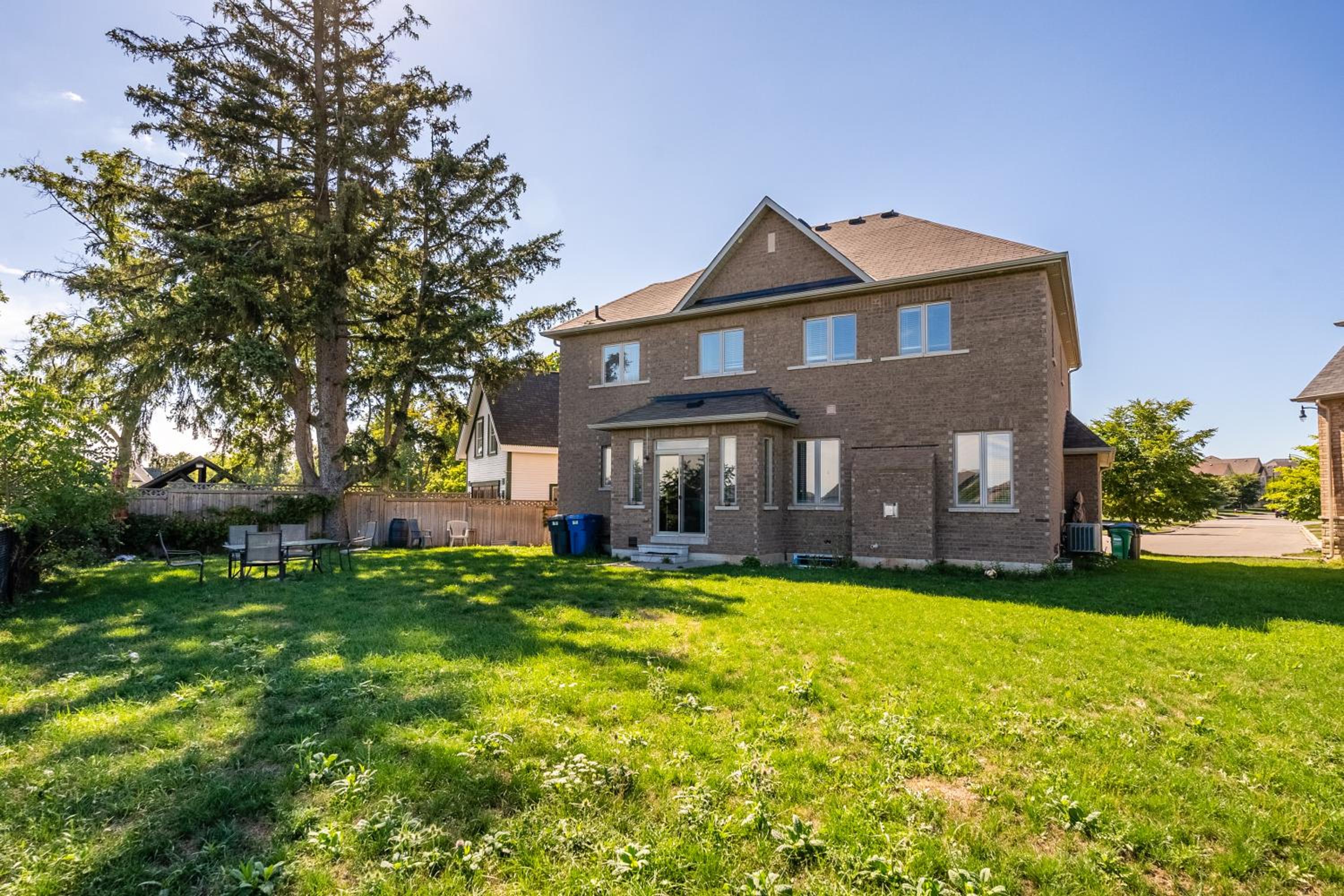 Beautiful Family Villa, Pond Facing with Huge Backyard view 3