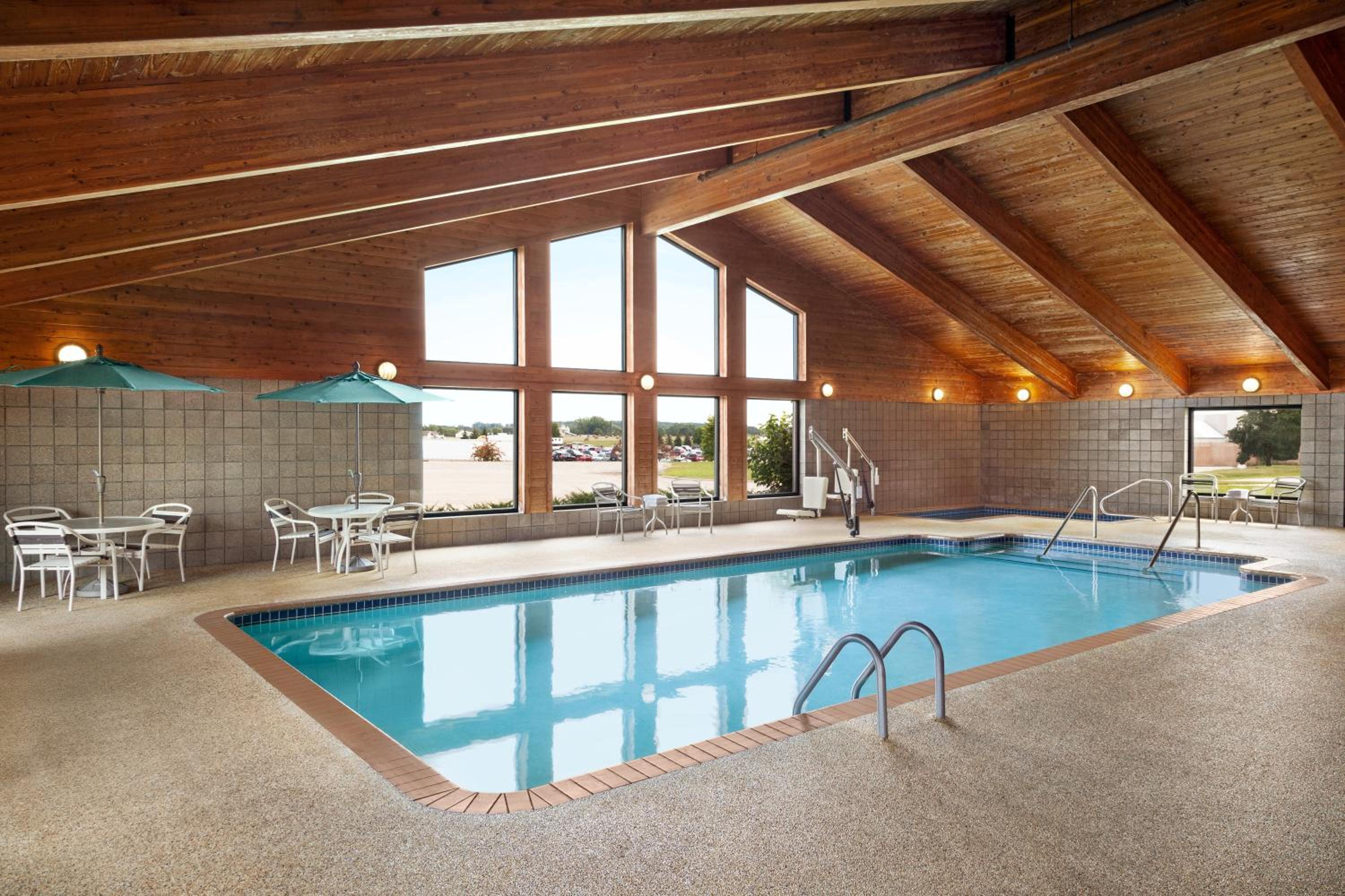 AmericInn by Wyndham Sauk Centre - Property Image 2