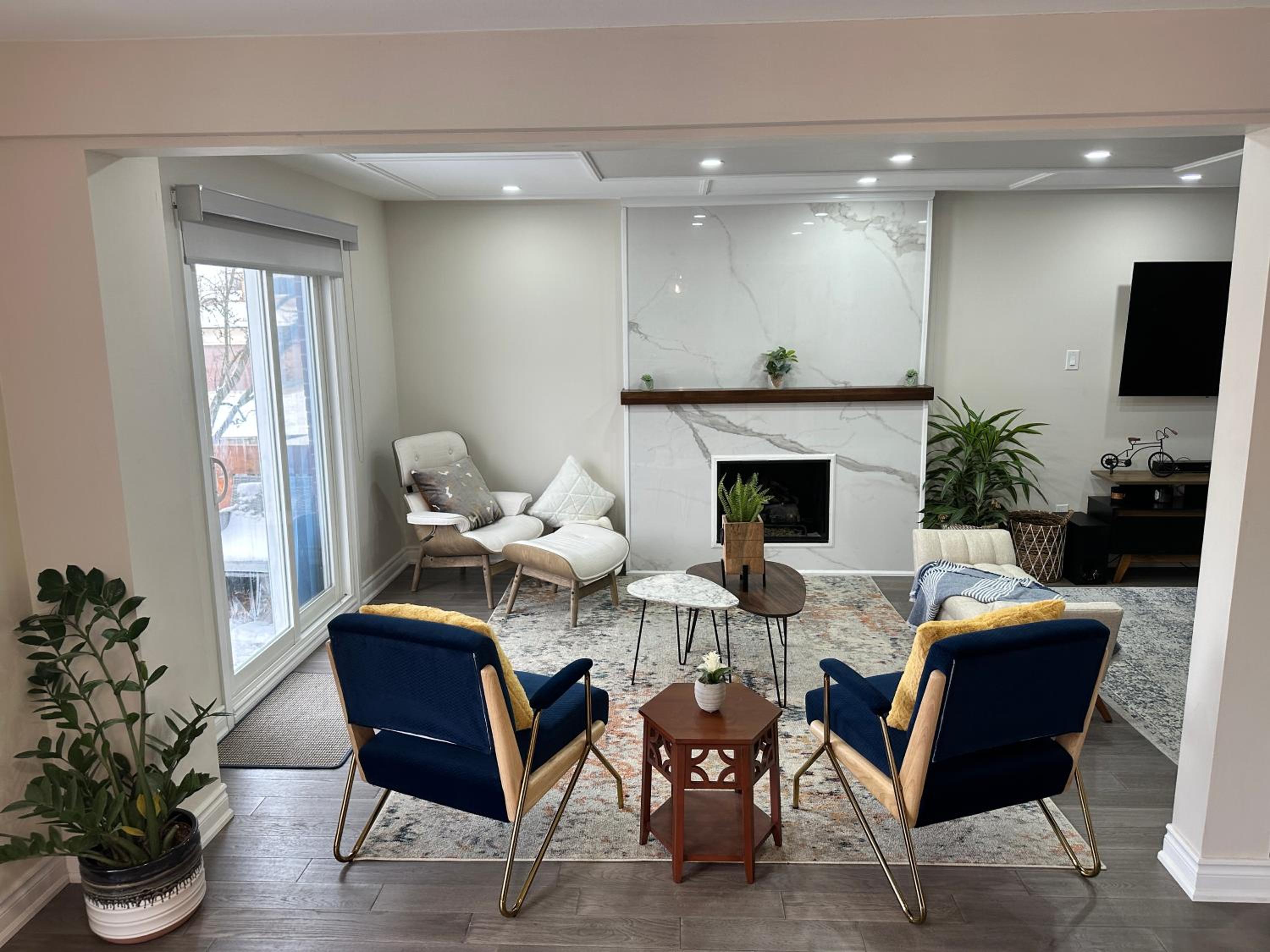 Chic Renovated 3BR Spacious Home Near Yonge St