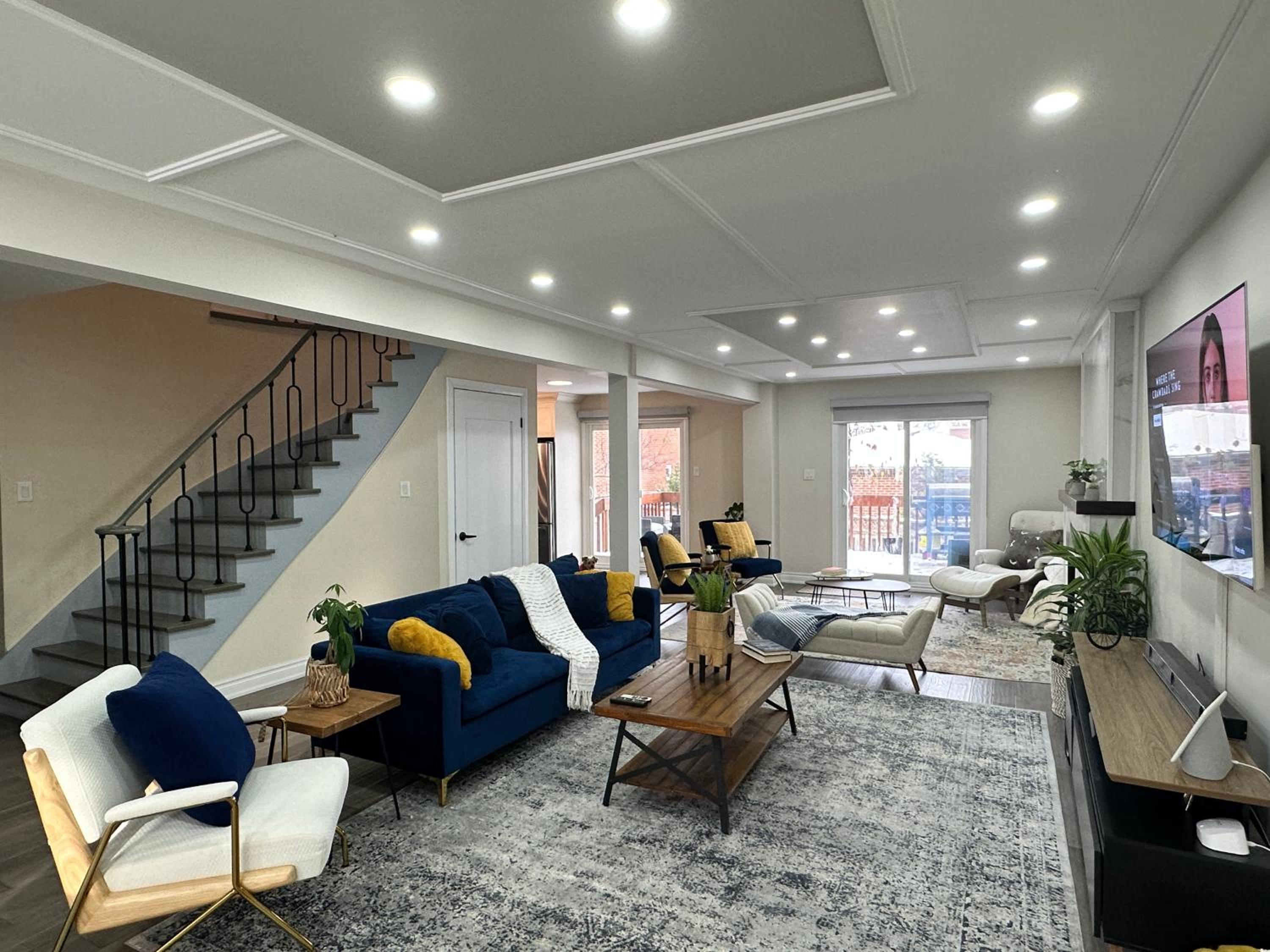 Chic Renovated 3BR Spacious Home Near Yonge St