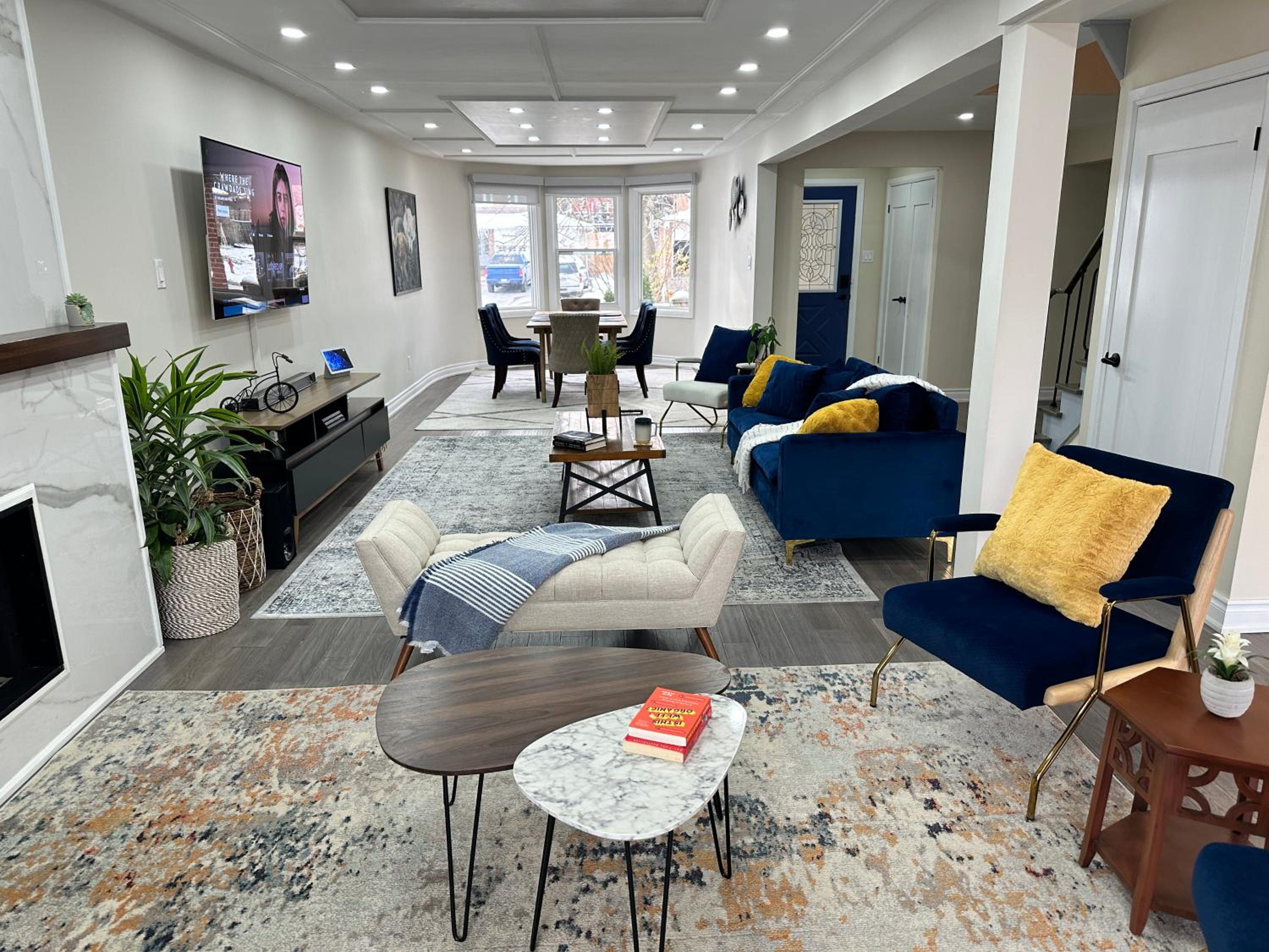 Chic Renovated 3BR Spacious Home Near Yonge St