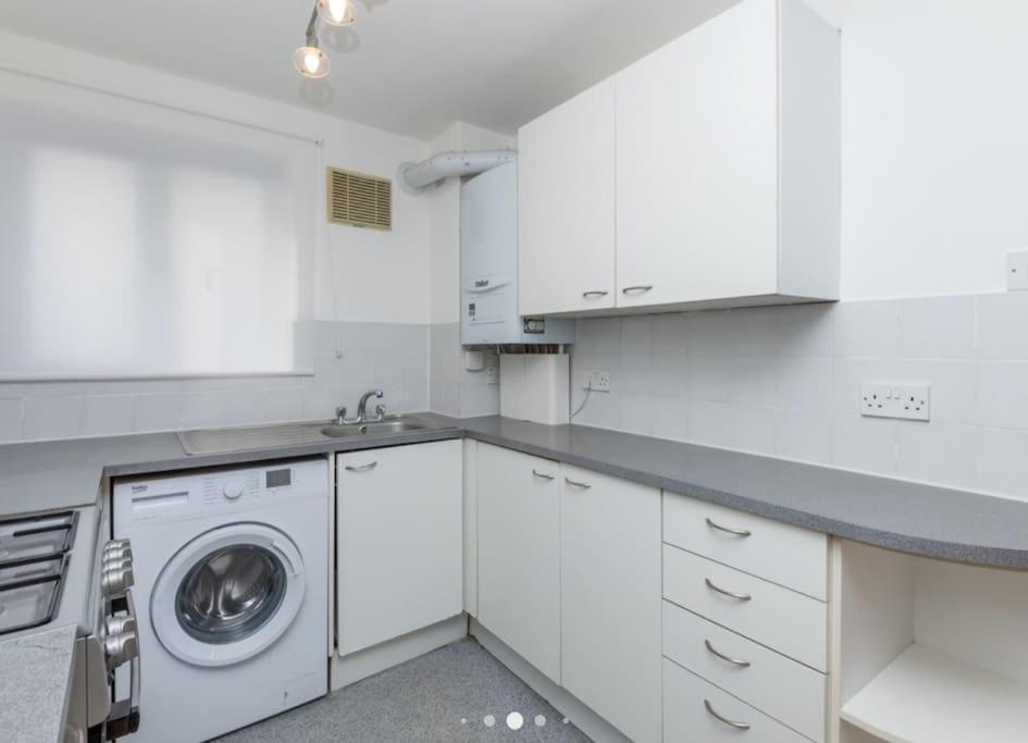 Bright, Nice Interior, Close to the City, 2 Bedroom Apartment