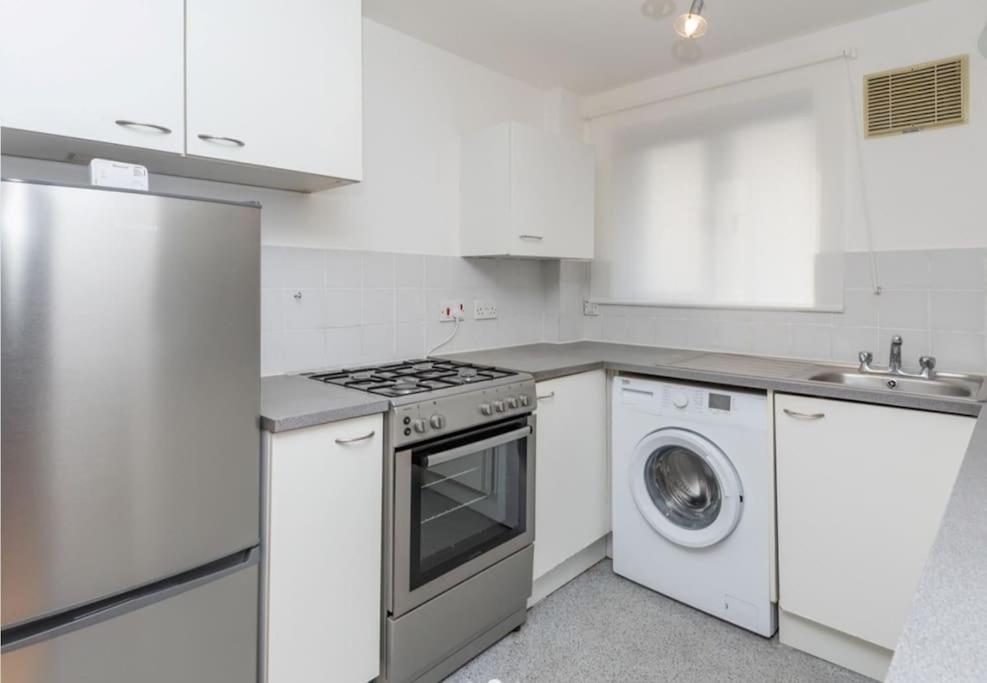 Bright, Nice Interior, Close to the City, 2 Bedroom Apartment