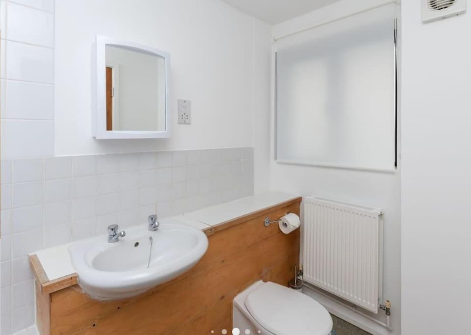 Bright, Nice Interior, Close to the City, 2 Bedroom Apartment
