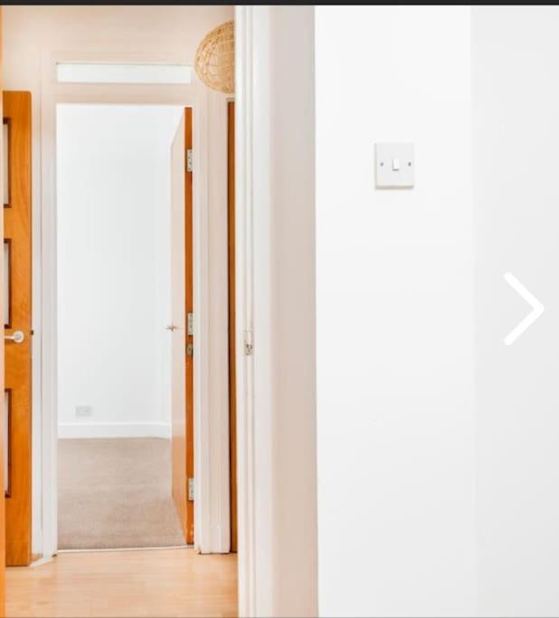 Bright, Nice Interior, Close to the City, 2 Bedroom Apartment