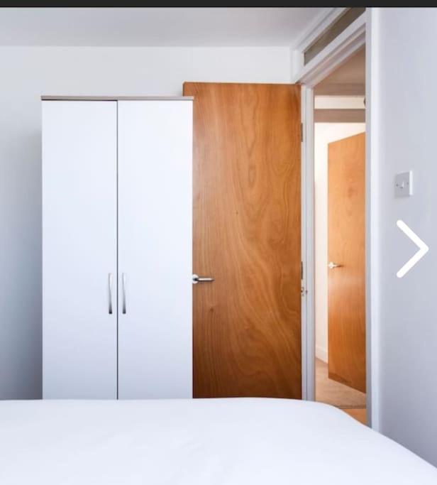 Bright, Nice Interior, Close to the City, 2 Bedroom Apartment