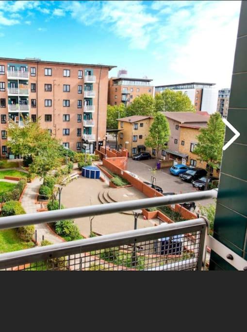Bright, Nice Interior, Close to the City, 2 Bedroom Apartment