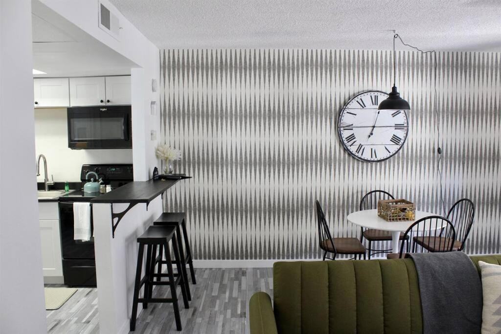 Upgraded Condo Close to All the Tempe Action view 3