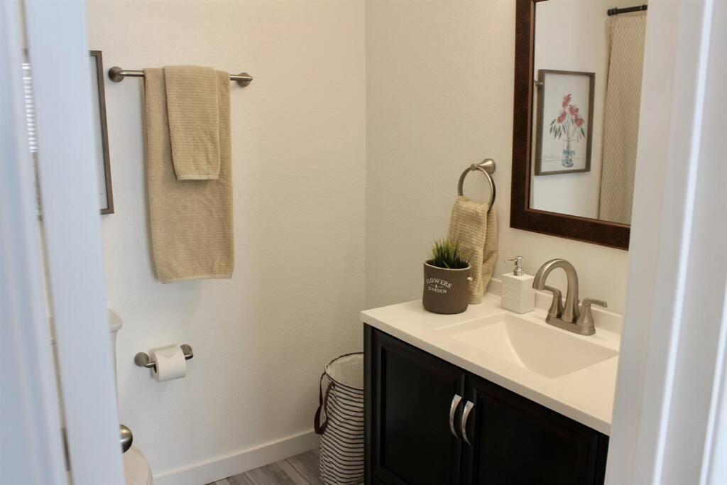 Upgraded Condo Close to All the Tempe Action view 5