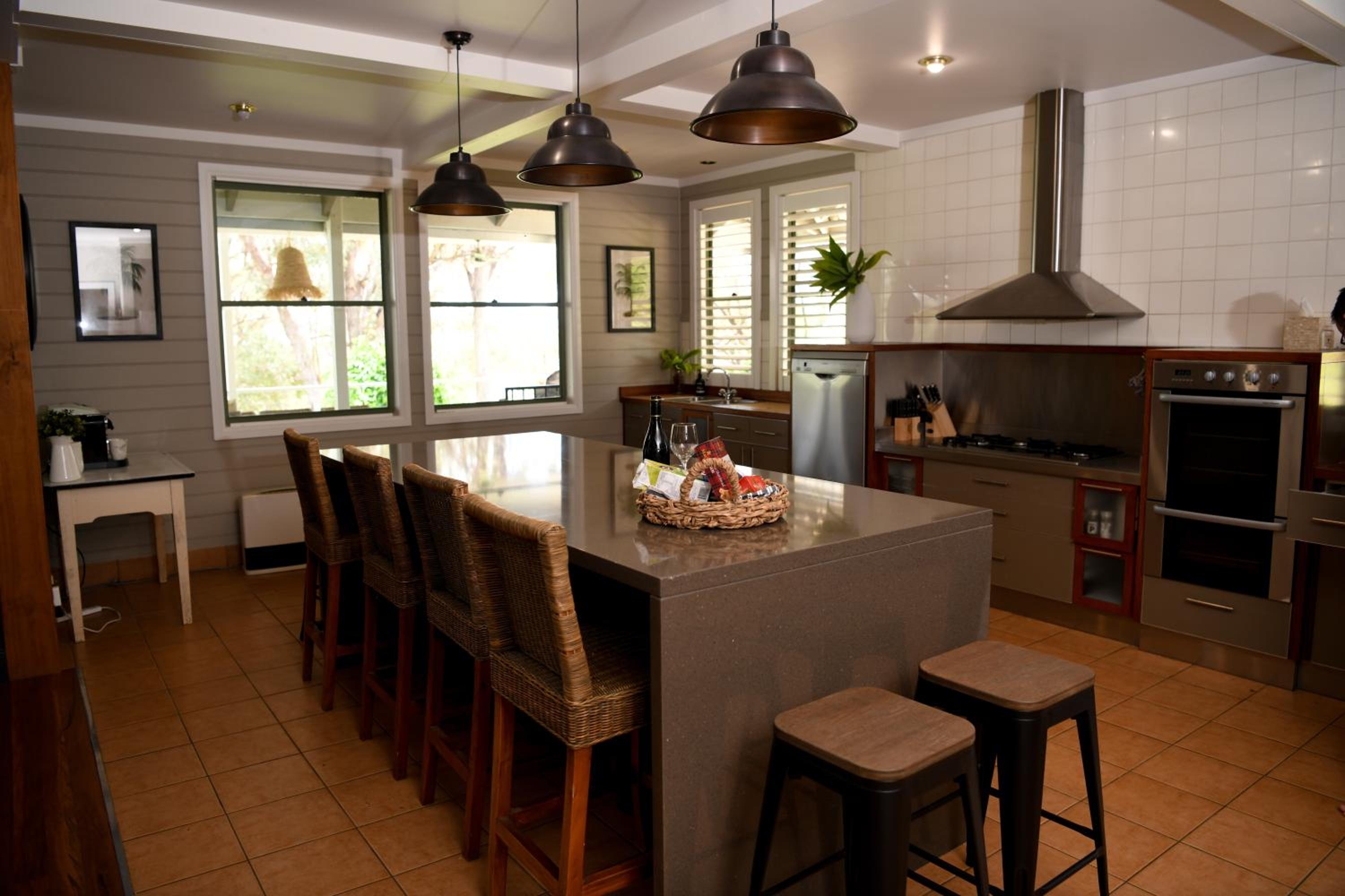 Tamworth Country Escape with a beautiful swimming pool!