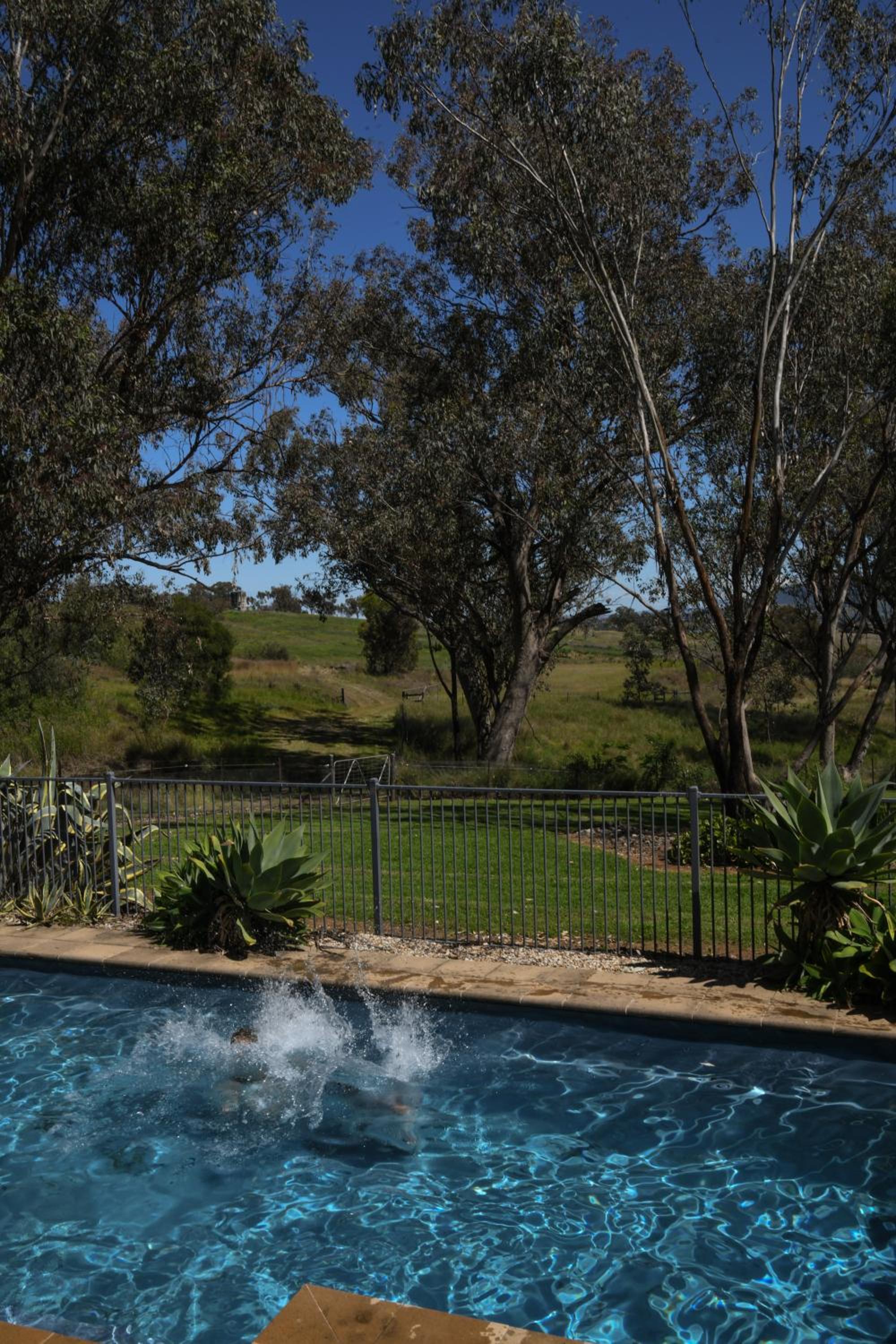 Tamworth Country Escape with a beautiful swimming pool!