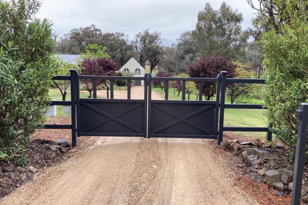 Tamworth Country Escape with a beautiful swimming pool!
