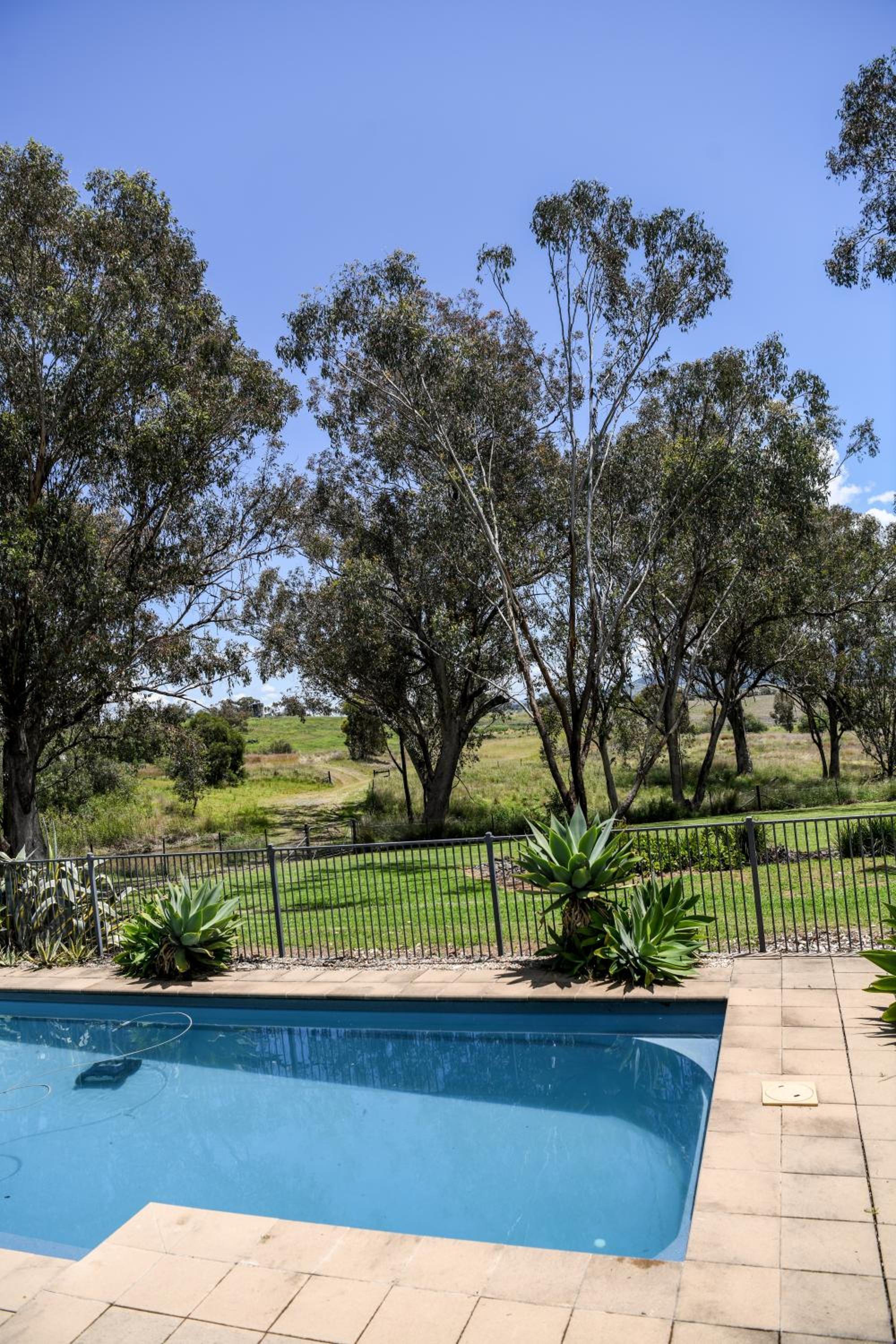 Tamworth Country Escape with a beautiful swimming pool!