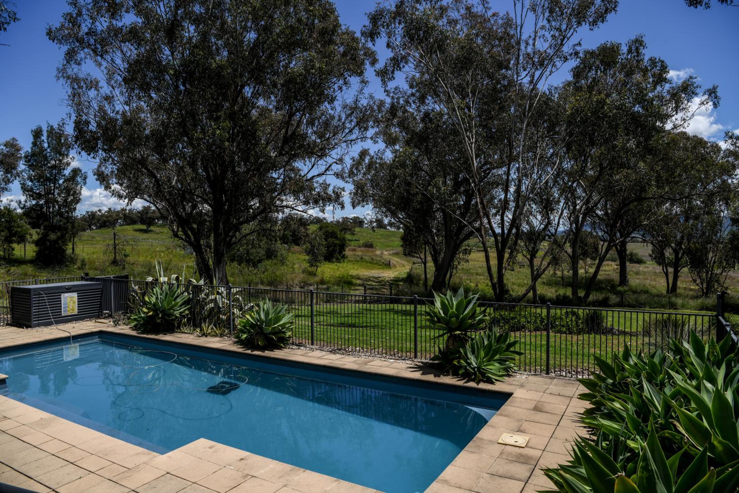 Tamworth Country Escape with a beautiful swimming pool!