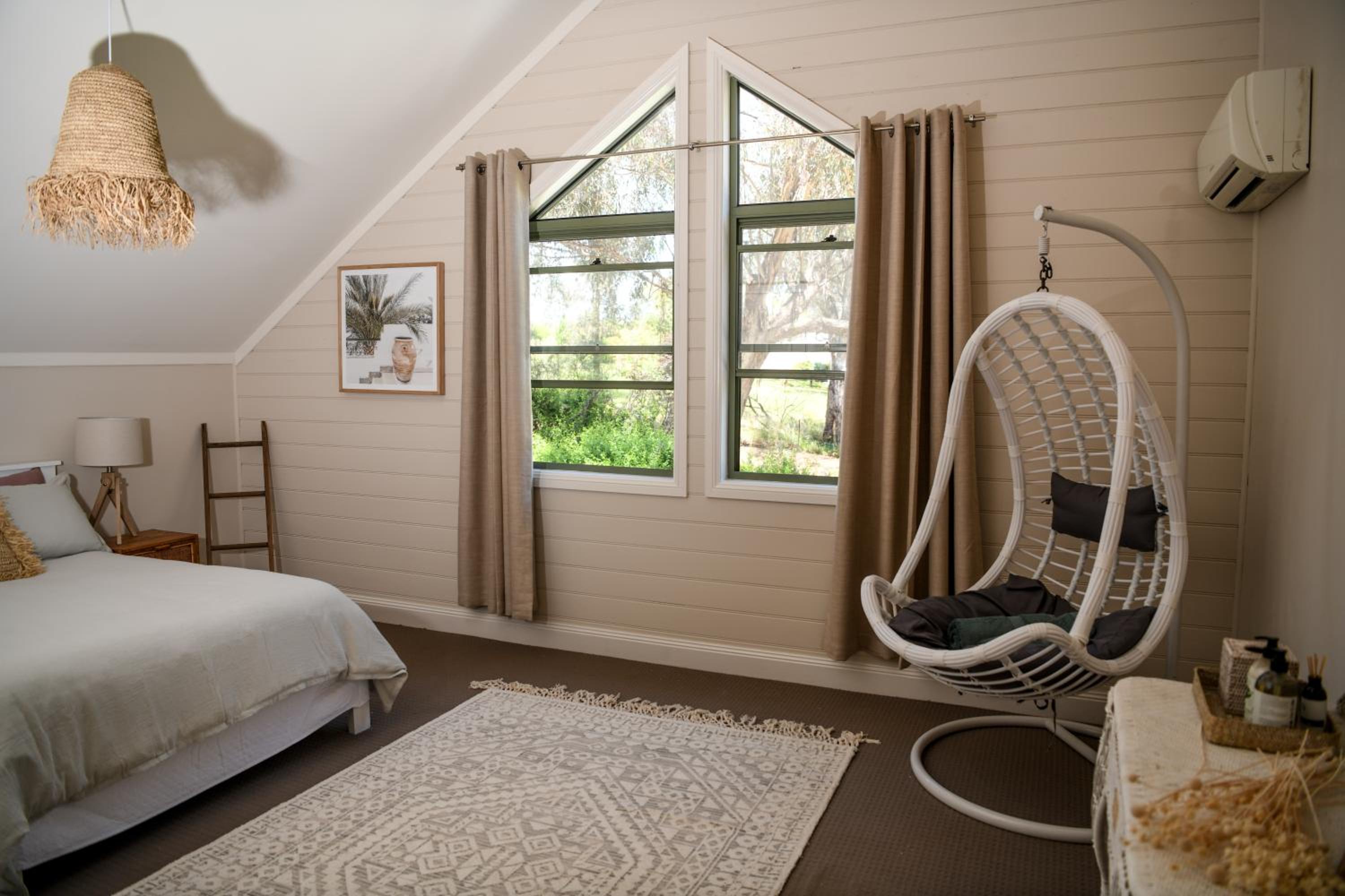 Tamworth Country Escape with a beautiful swimming pool!