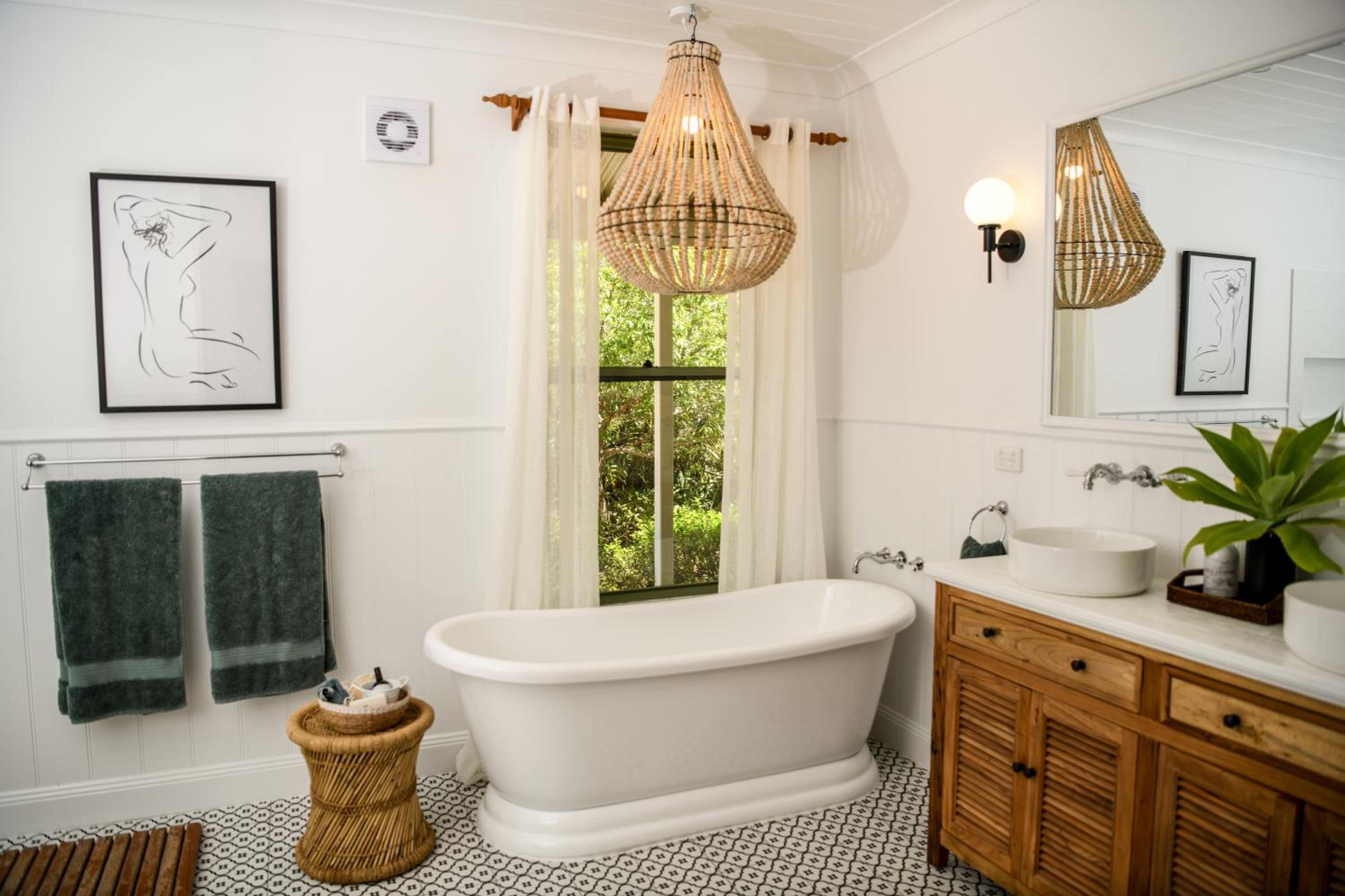 Tamworth Country Escape with a beautiful swimming pool!