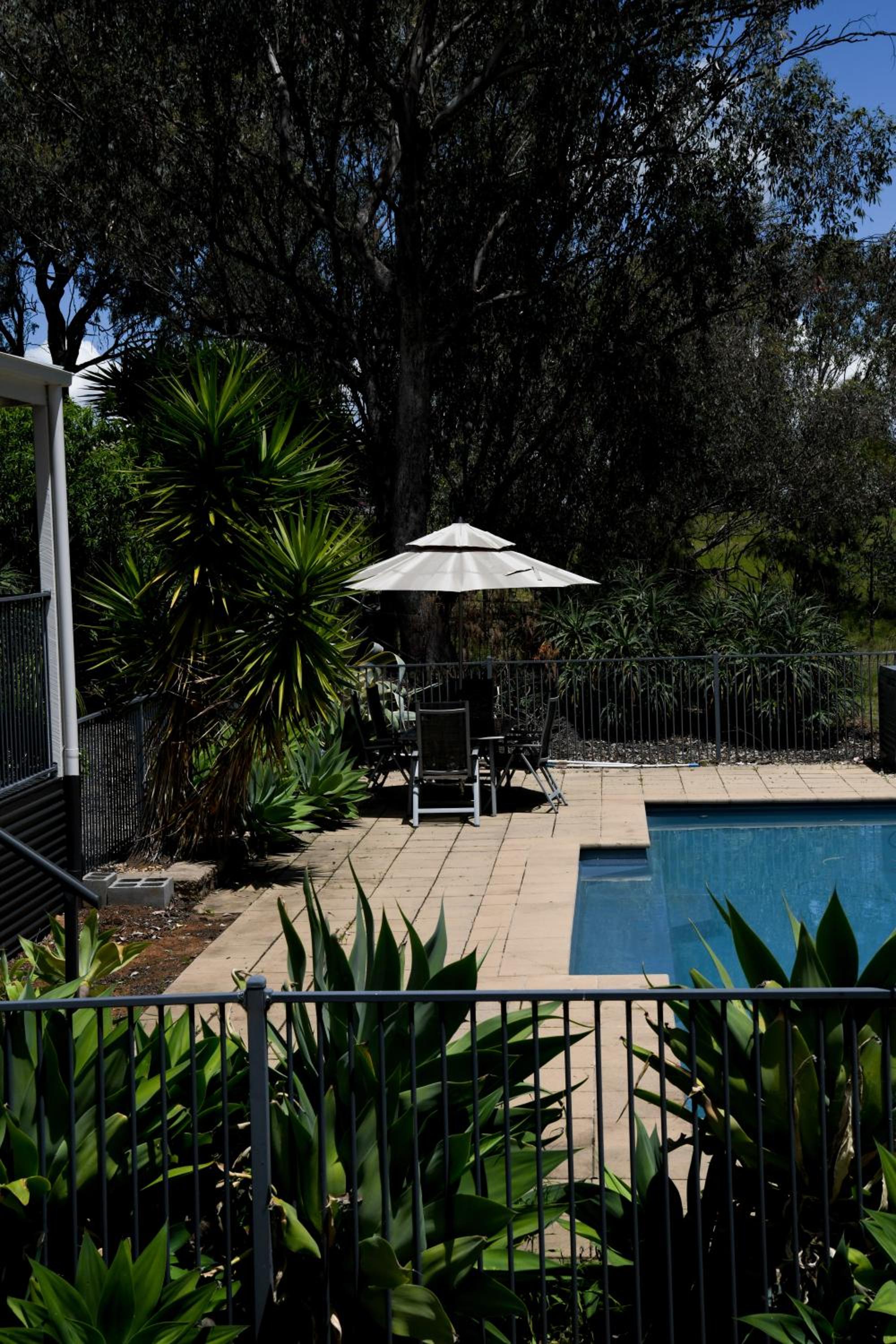 Tamworth Country Escape with a beautiful swimming pool!