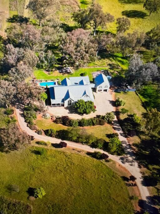 Tamworth Country Escape with a beautiful swimming pool!