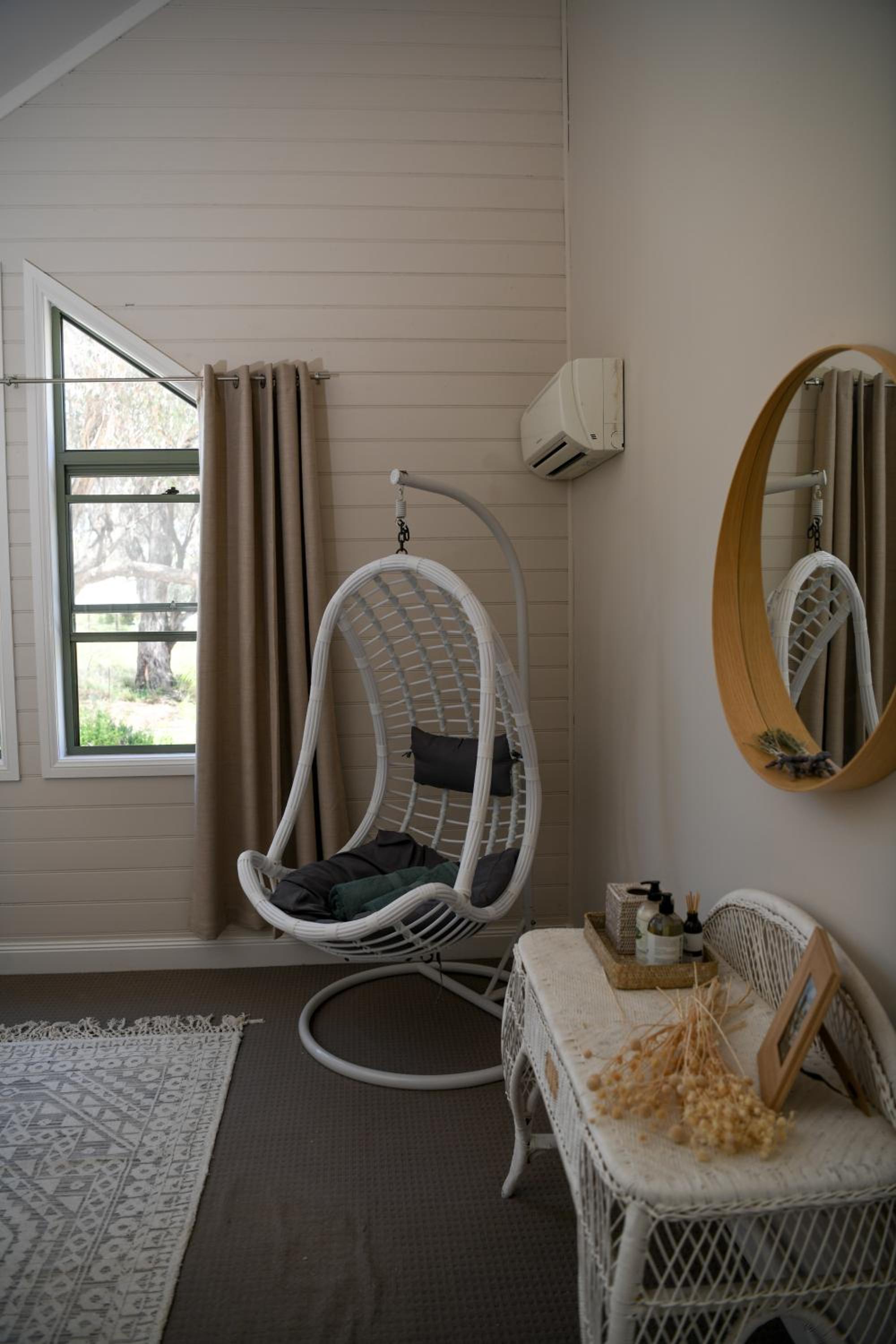Tamworth Country Escape with a beautiful swimming pool!